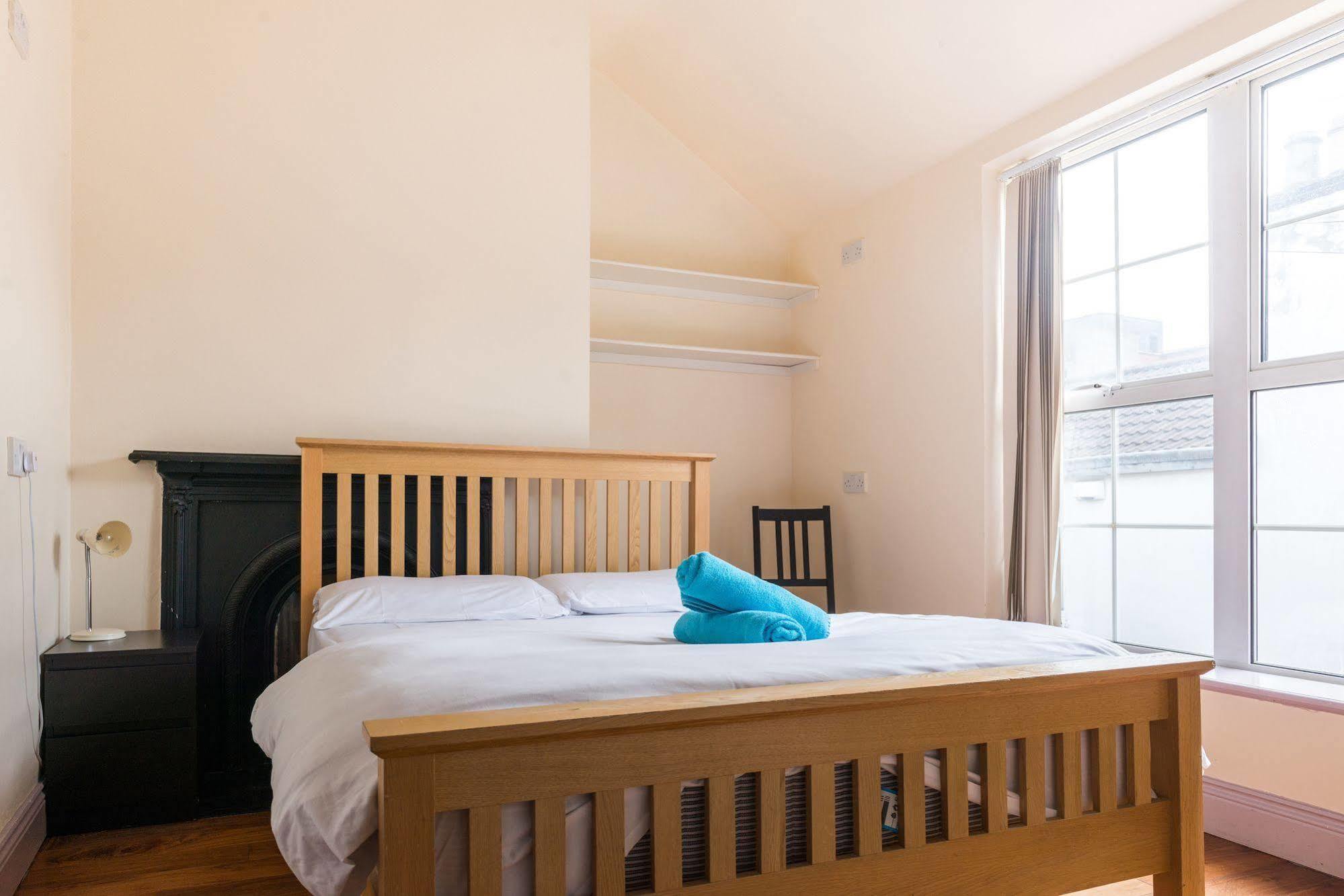 The Times - Camden Place Albergue *